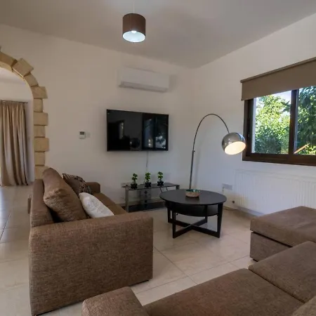 Skandinavia - Modern 3br Escape With Private Pool & Bbq