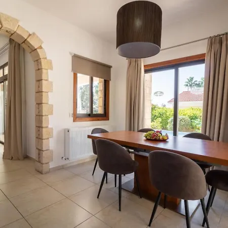 Skandinavia - Modern 3br Escape With Private Pool & Bbq *