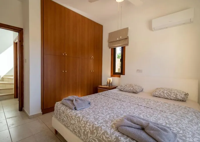 Skandinavia - Modern 3br Escape With Private Pool & Bbq Pegeia