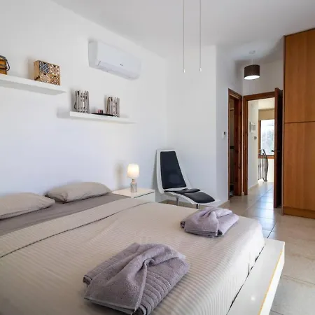Hébergement de vacances Skandinavia - Modern 3br Escape With Private Pool & Bbq Peyia