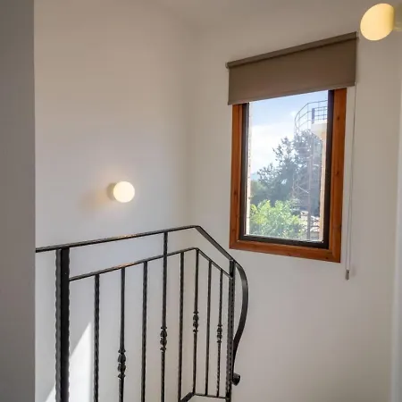 Hébergement de vacances Skandinavia - Modern 3br Escape With Private Pool & Bbq Peyia