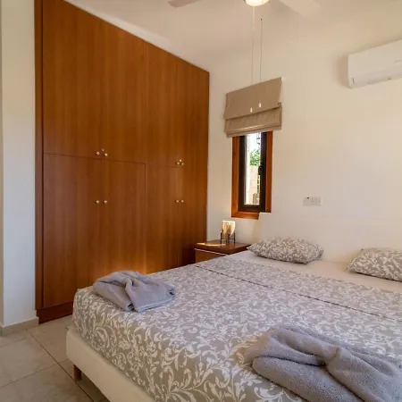 Skandinavia - Modern 3br Escape With Private Pool & Bbq Peyia