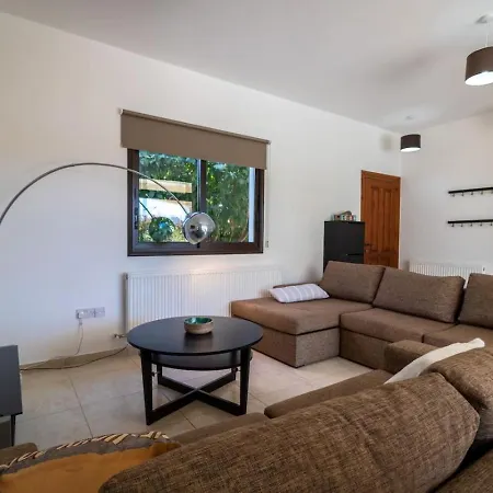 Hébergement de vacances Skandinavia - Modern 3br Escape With Private Pool & Bbq Peyia