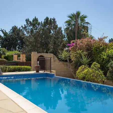 Hébergement de vacances Skandinavia - Modern 3br Escape With Private Pool & Bbq Peyia