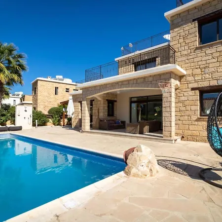 Skandinavia - Modern 3br Escape With Private Pool & Bbq Peyia