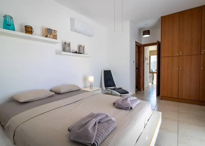 Casa vacanze Skandinavia - Modern 3br Escape With Private Pool & Bbq Peyia