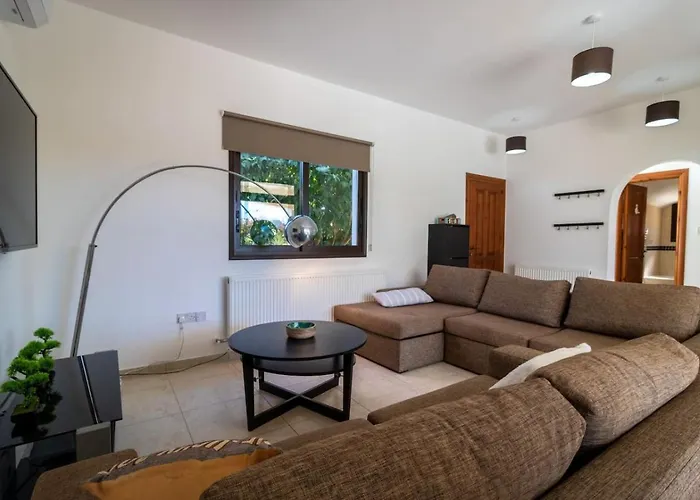Casa vacanze Skandinavia - Modern 3br Escape With Private Pool & Bbq Peyia