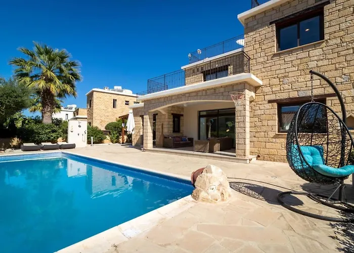 Skandinavia - Modern 3br Escape With Private Pool & Bbq Peyia